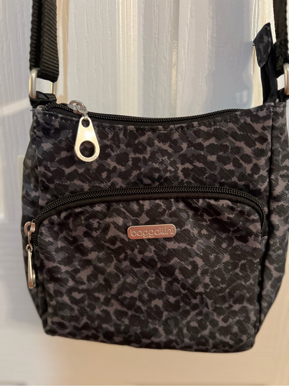 Baggallini Black and Gray Leopard-Print Crossbody NWT